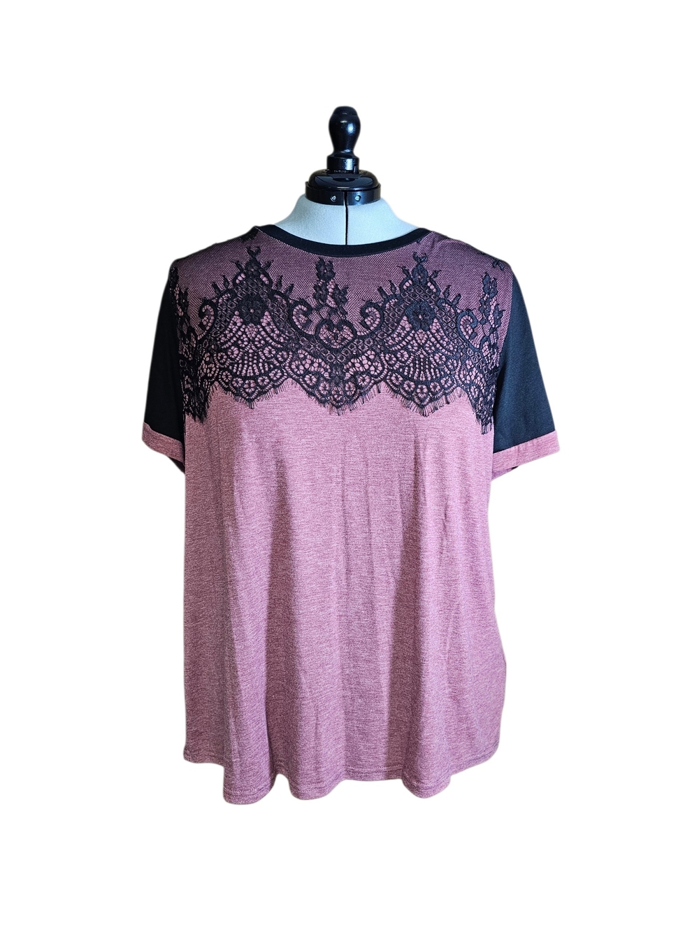 BloomChic Mauve and Black Lace Yoke Short Sleeve Top